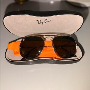 Ray-Ban Gold Frame Aviator Sunglasses